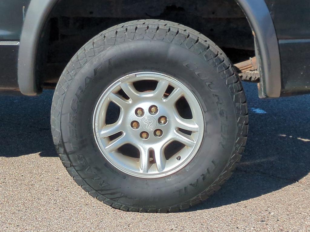 Thumbnail: 2002 Dodge Dakota - 8