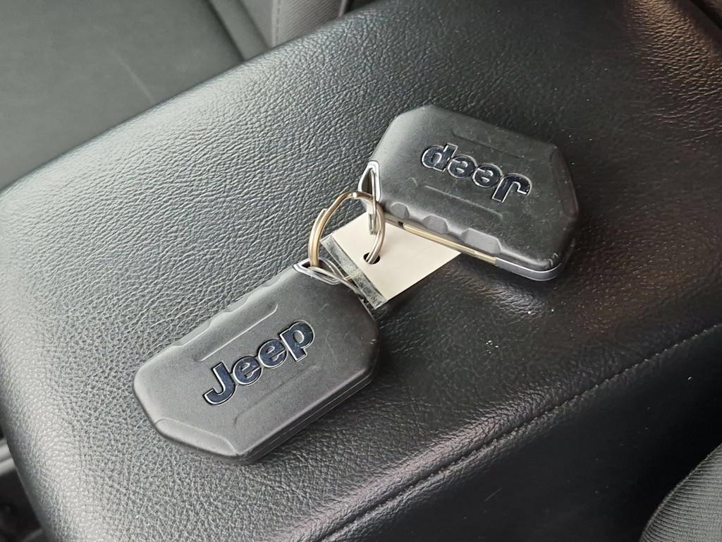 Thumbnail: 2018 Jeep Wrangler - 16
