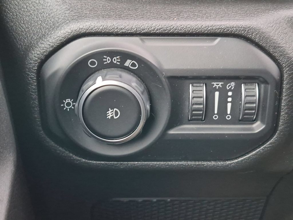 Thumbnail: 2018 Jeep Wrangler - 33