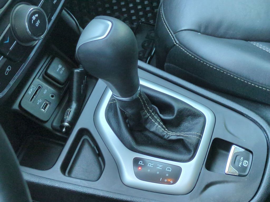 Thumbnail: 2018 Jeep Cherokee - 34