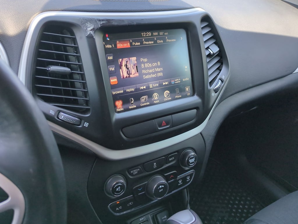 Thumbnail: 2018 Jeep Cherokee - 14