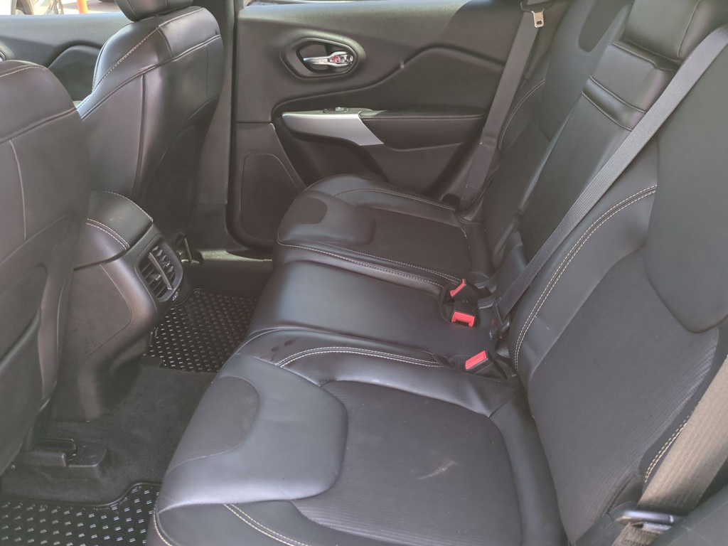 Thumbnail: 2018 Jeep Cherokee - 26