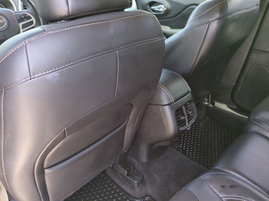 Thumbnail: 2018 Jeep Cherokee - 12