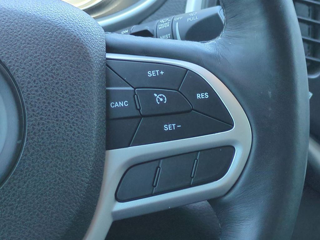 Thumbnail: 2018 Jeep Cherokee - 29