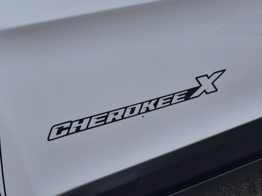 Thumbnail: 2022 Jeep Cherokee - 25