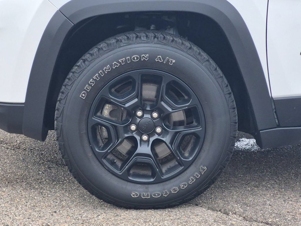 Thumbnail: 2022 Jeep Cherokee - 8