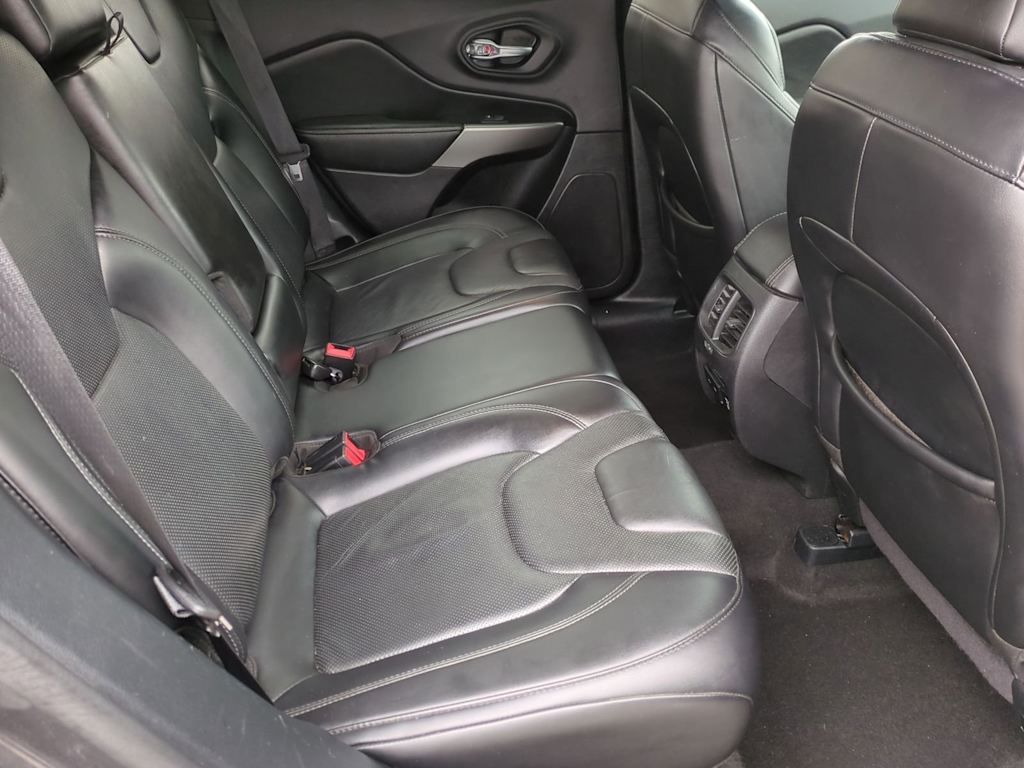 Thumbnail: 2020 Jeep Cherokee - 28