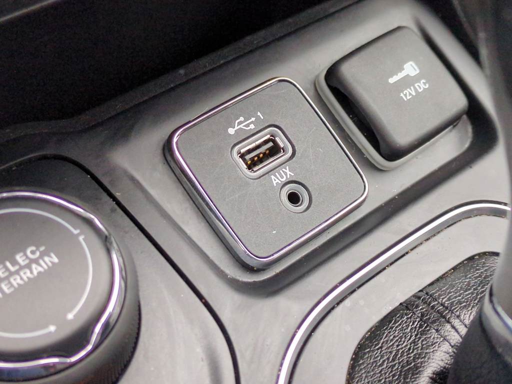 Thumbnail: 2020 Jeep Cherokee - 35