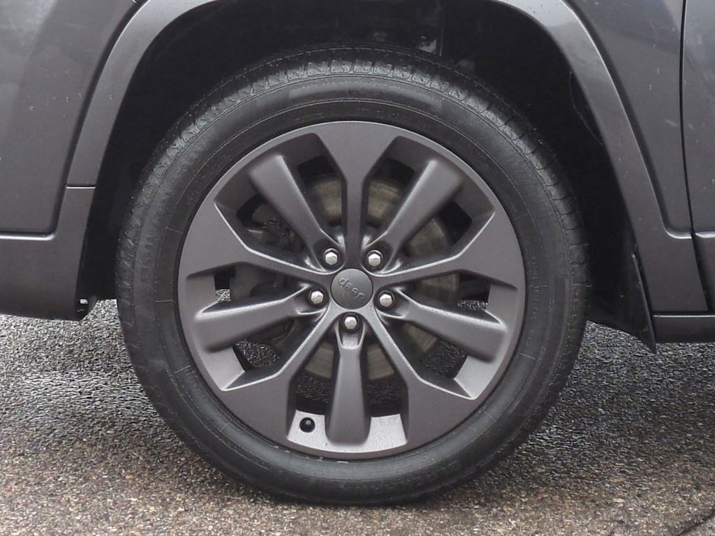 Thumbnail: 2020 Jeep Cherokee - 8