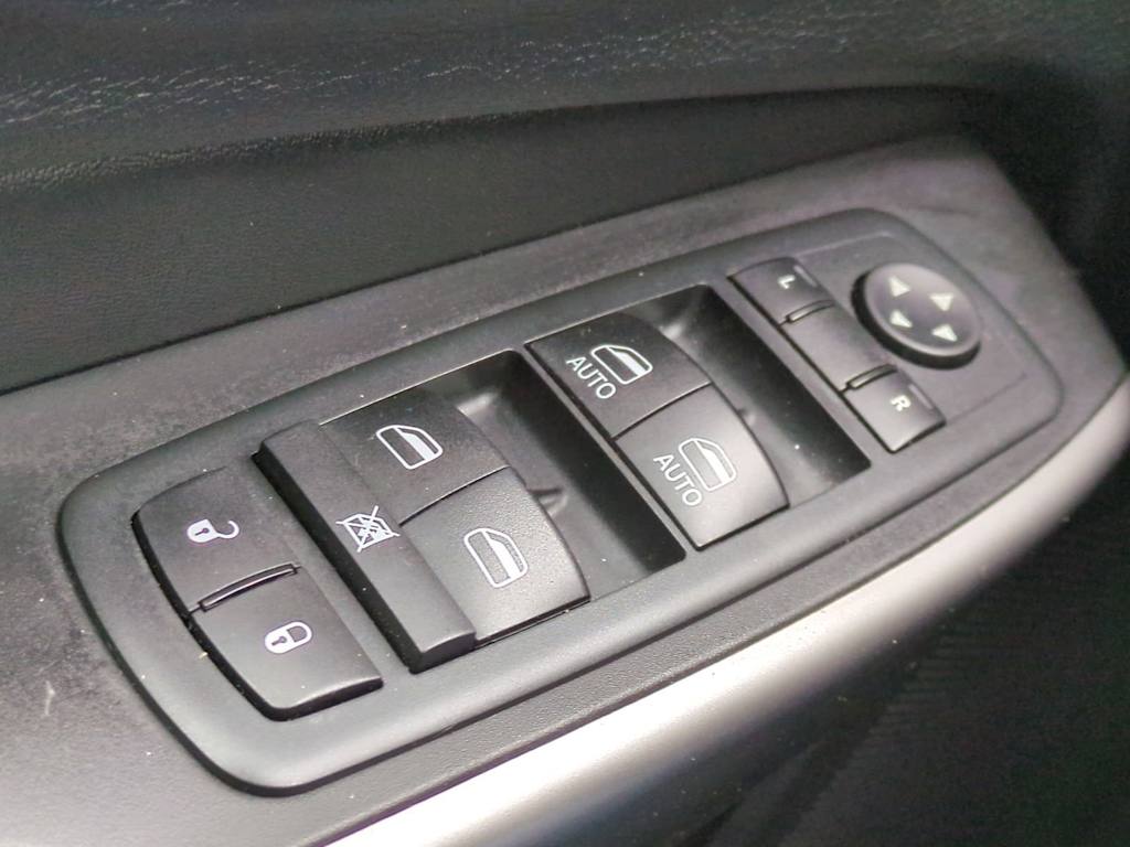 Thumbnail: 2020 Jeep Cherokee - 34