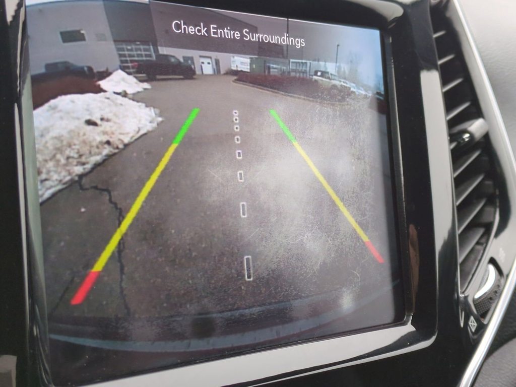 Thumbnail: 2020 Jeep Cherokee - 33