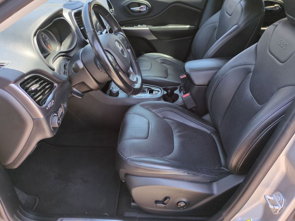 Thumbnail: 2020 Jeep Cherokee - 9