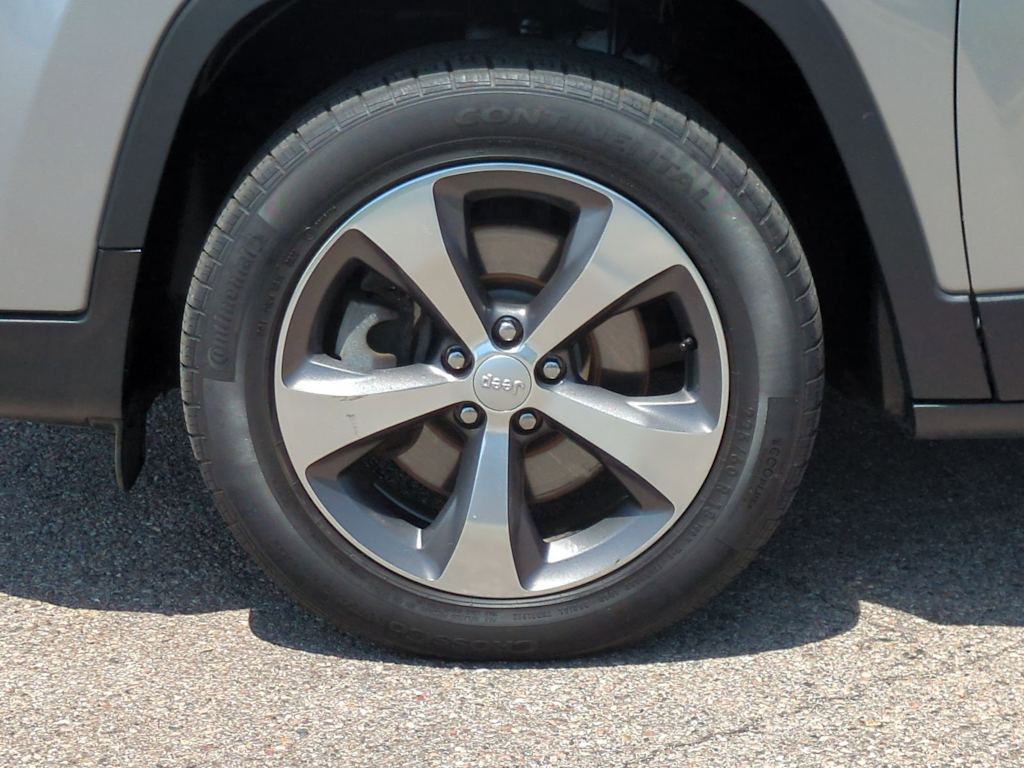 Thumbnail: 2020 Jeep Cherokee - 7