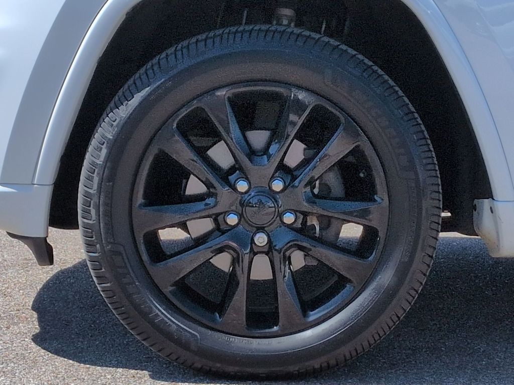Thumbnail: 2020 Jeep Grand Cherokee - 8