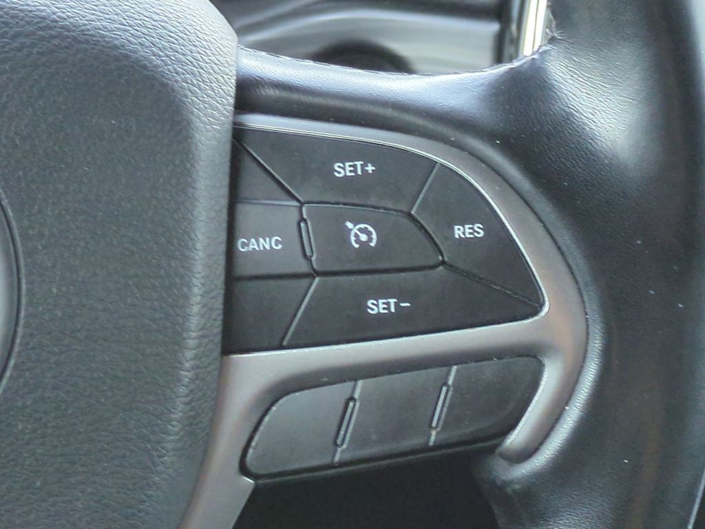 Thumbnail: 2021 Jeep Grand Cherokee - 31