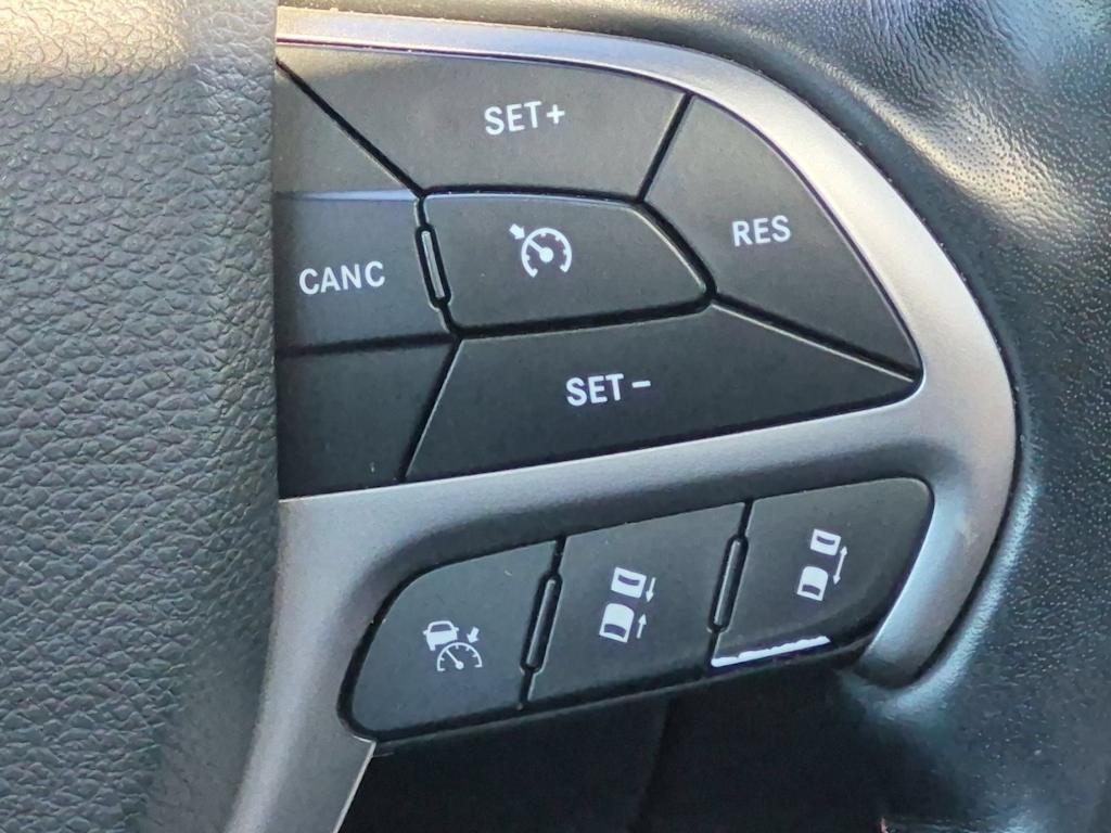 Thumbnail: 2021 Jeep Grand Cherokee - 32