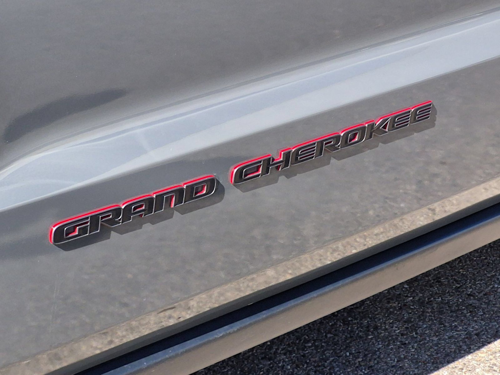 Thumbnail: 2021 Jeep Grand Cherokee - 25