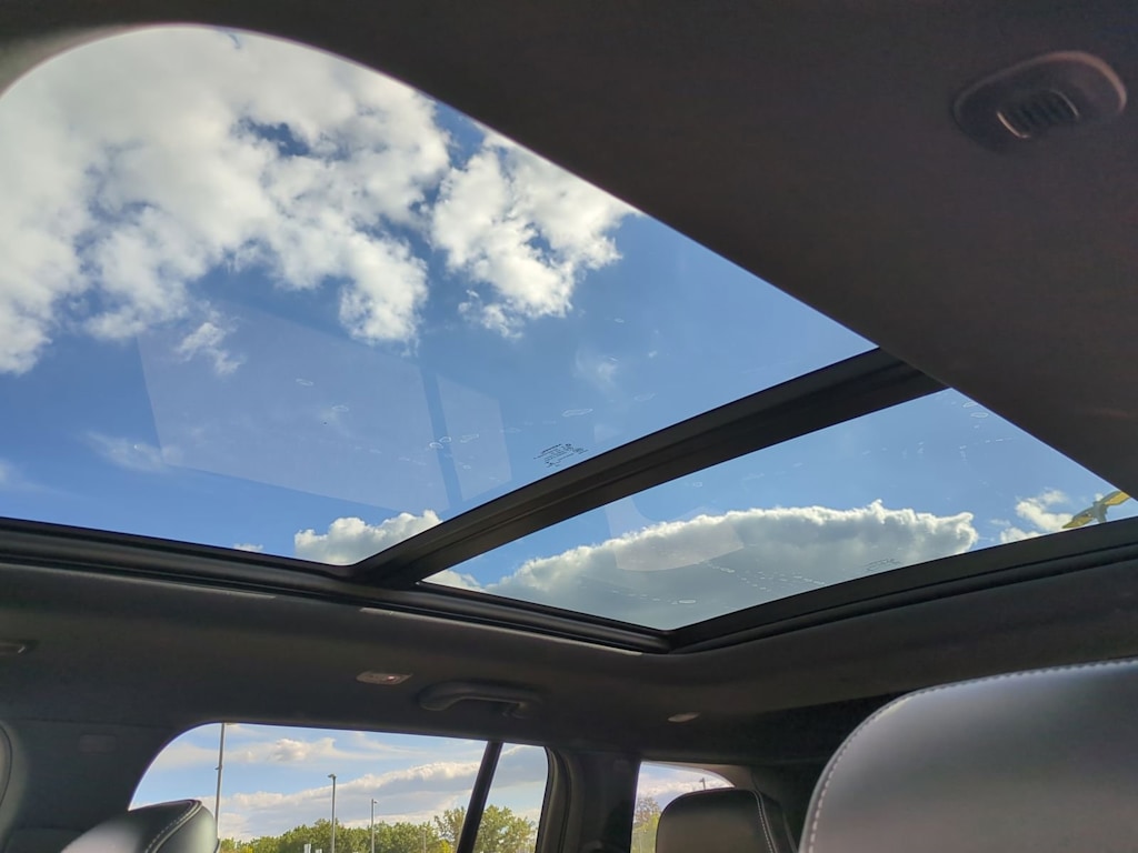 Thumbnail: 2022 Jeep Grand Cherokee - 28