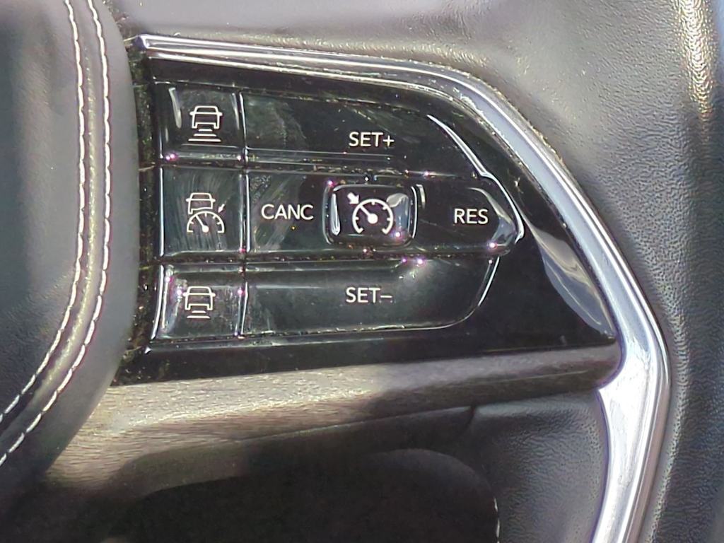 Thumbnail: 2022 Jeep Grand Cherokee - 32