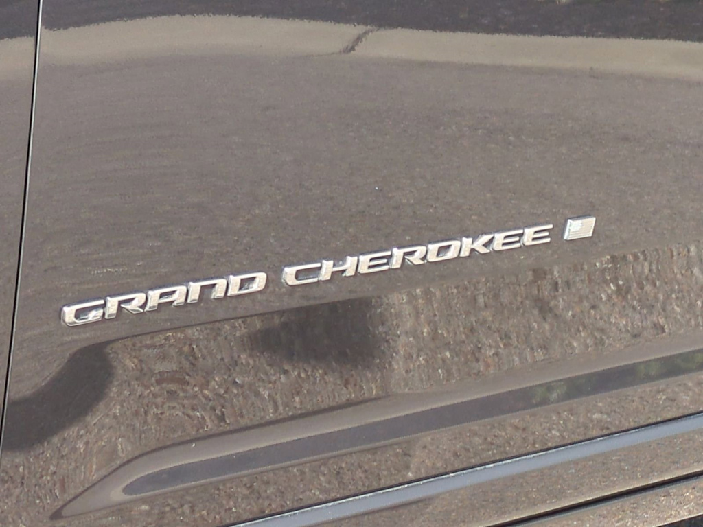 Thumbnail: 2022 Jeep Grand Cherokee - 25