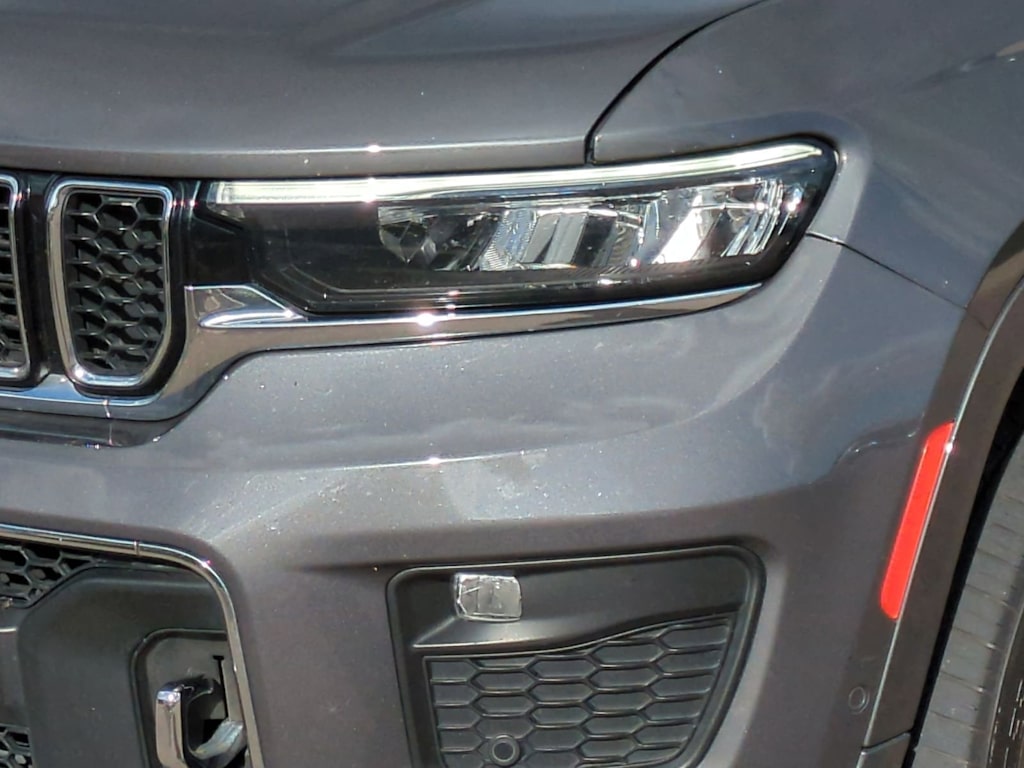 Thumbnail: 2022 Jeep Grand Cherokee - 24