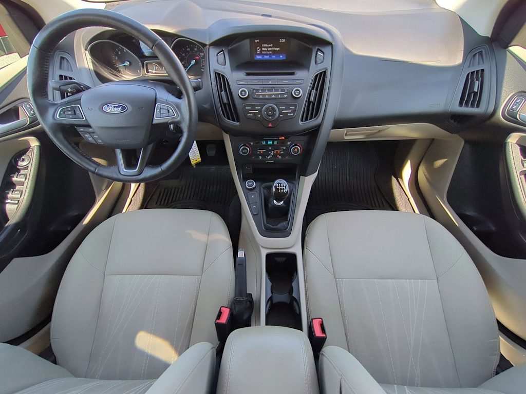 Thumbnail: 2016 Ford Focus - 9