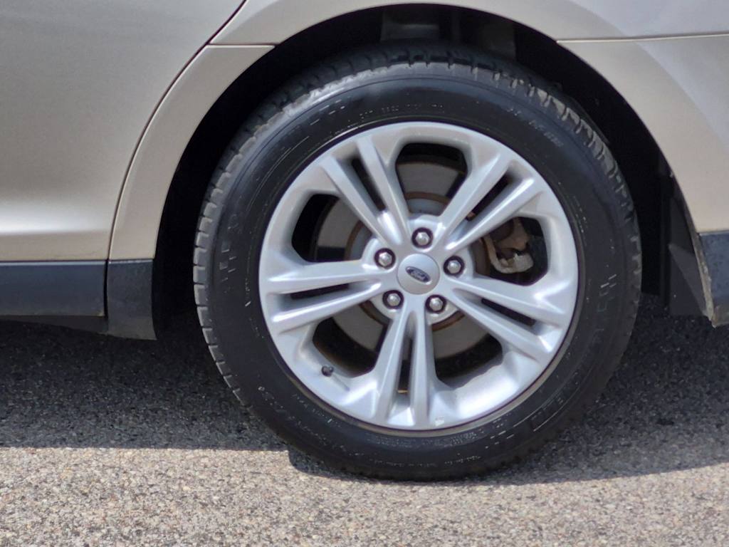 Thumbnail: 2017 Ford Taurus - 8