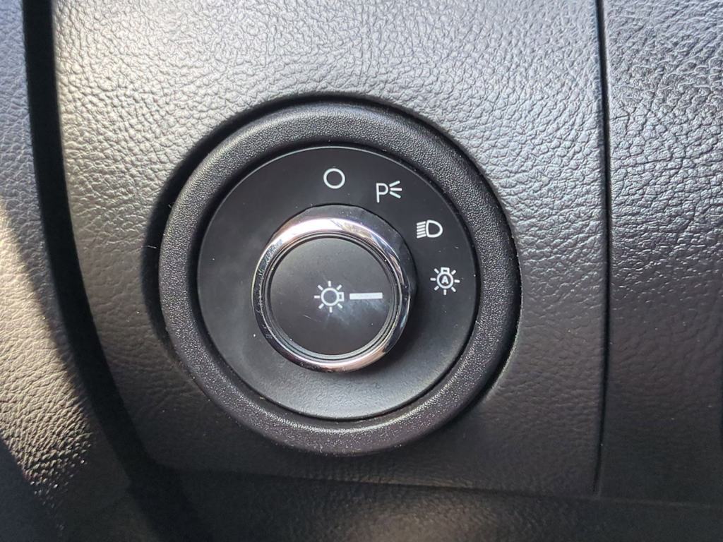 Thumbnail: 2011 Ford Taurus - 32