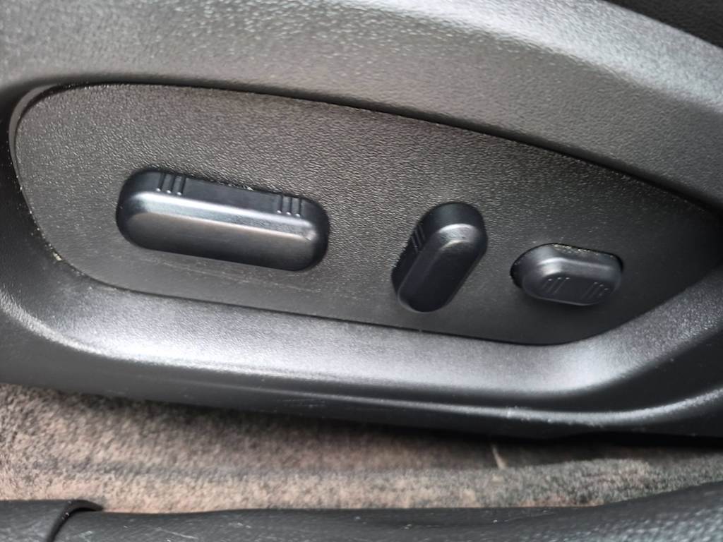Thumbnail: 2012 Ford Taurus - 24