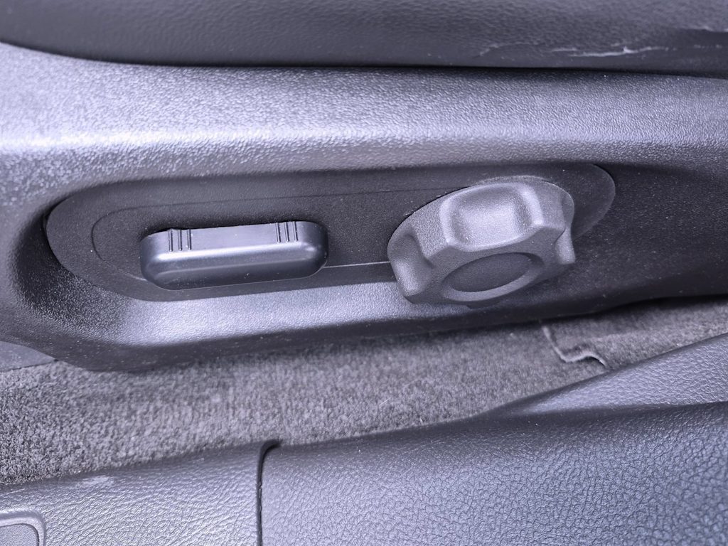Thumbnail: 2015 Ford Taurus - 25
