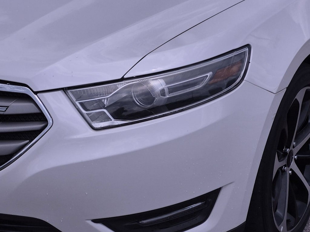 Thumbnail: 2015 Ford Taurus - 23
