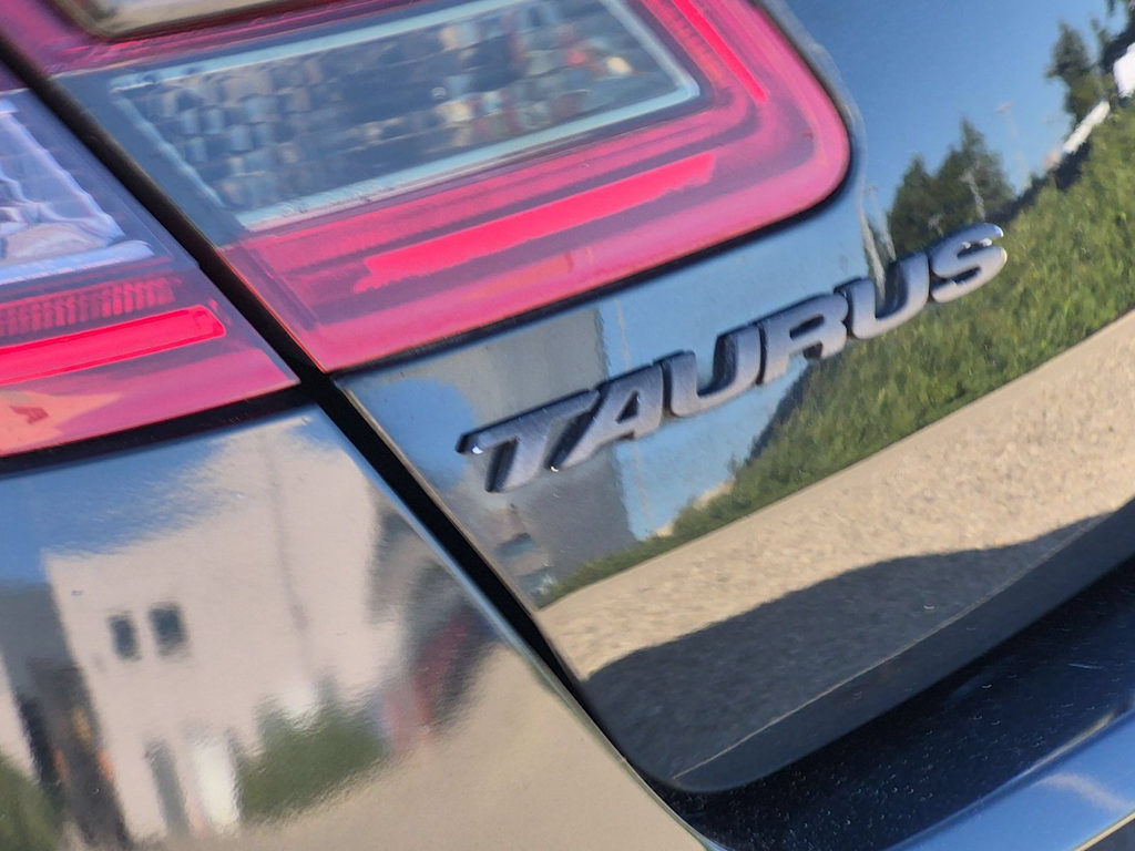 Thumbnail: 2015 Ford Taurus - 25
