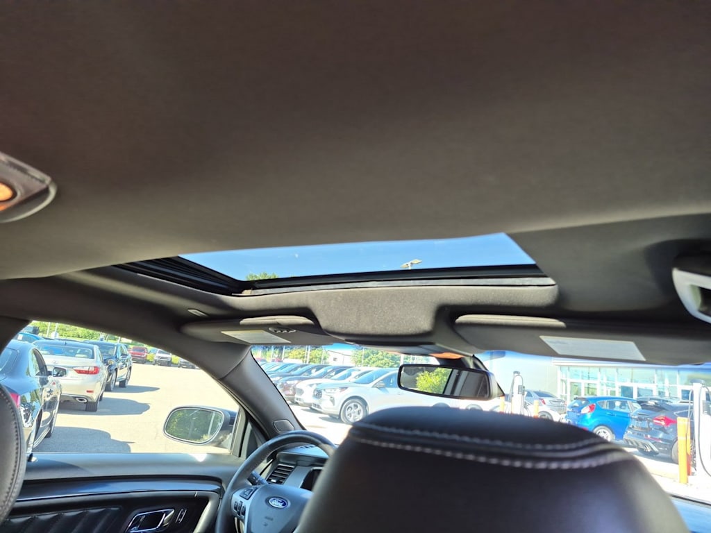 Thumbnail: 2015 Ford Taurus - 30