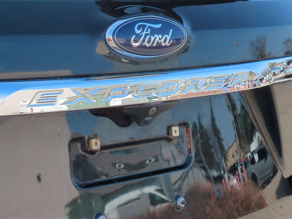 Thumbnail: 2016 Ford Explorer - 8