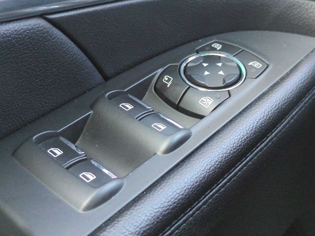 Thumbnail: 2016 Ford Explorer - 31