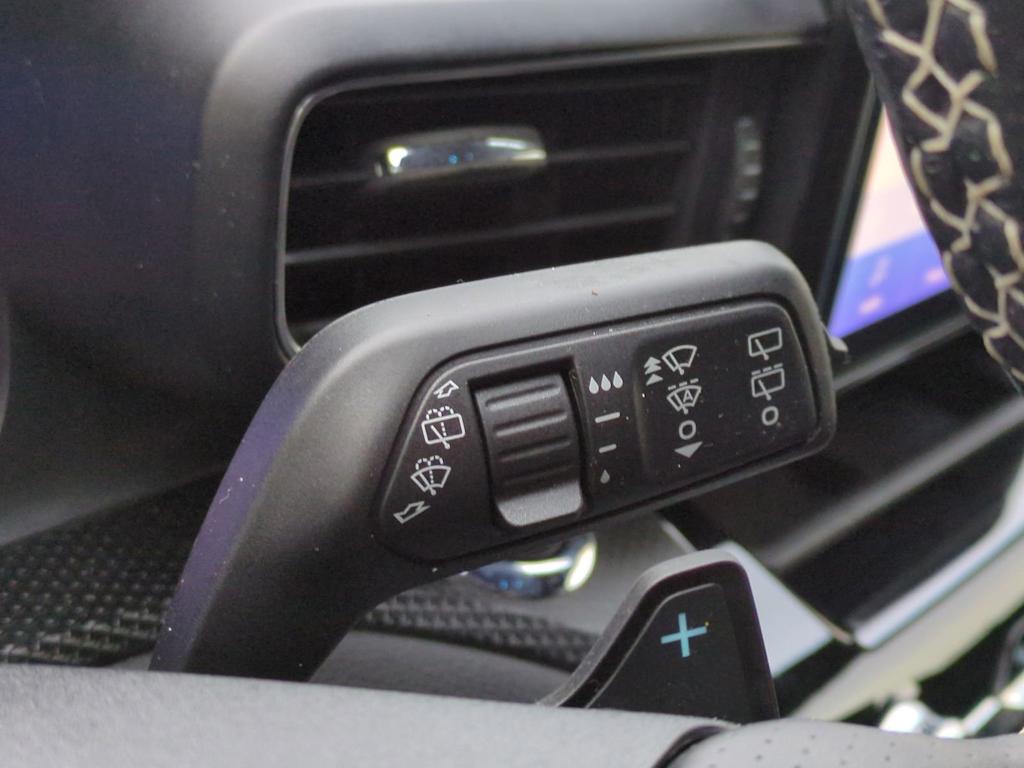 Thumbnail: 2022 Ford Explorer - 32