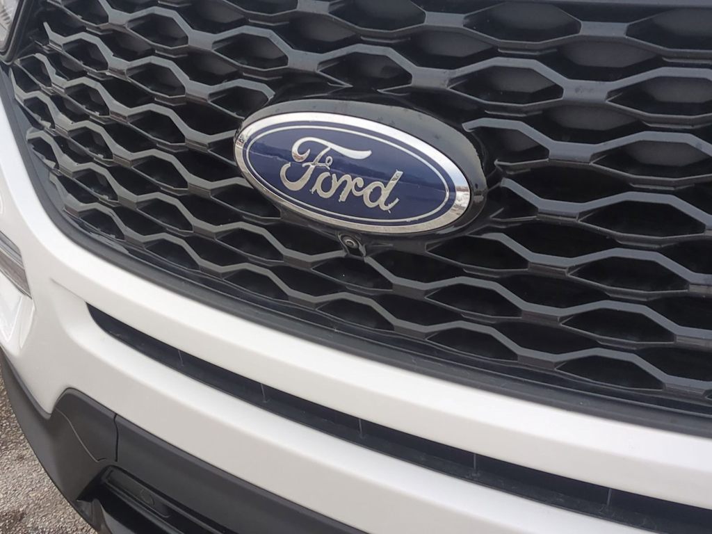 Thumbnail: 2022 Ford Explorer - 7