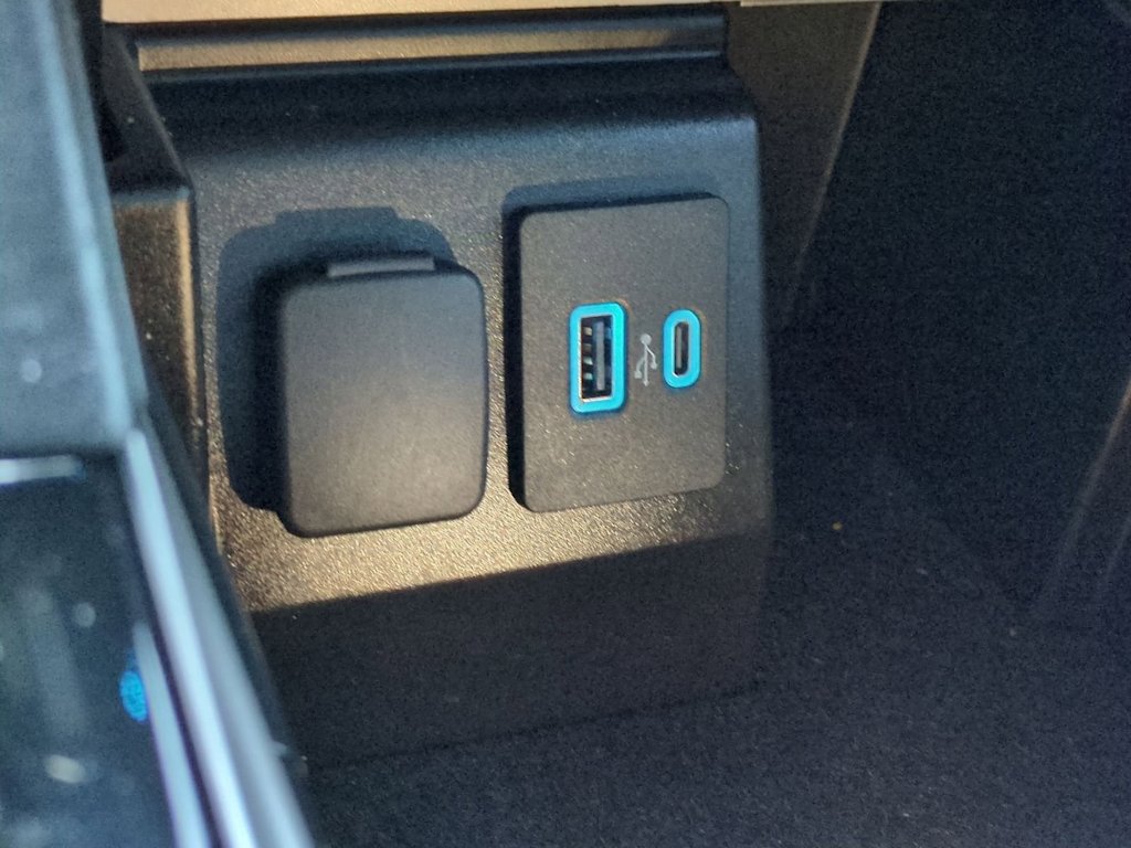 Thumbnail: 2022 Ford Explorer - 37