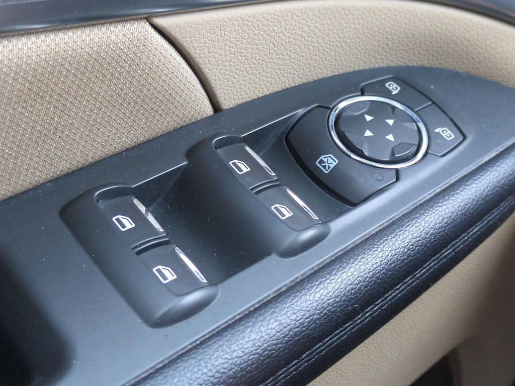 Thumbnail: 2017 Ford Explorer - 32