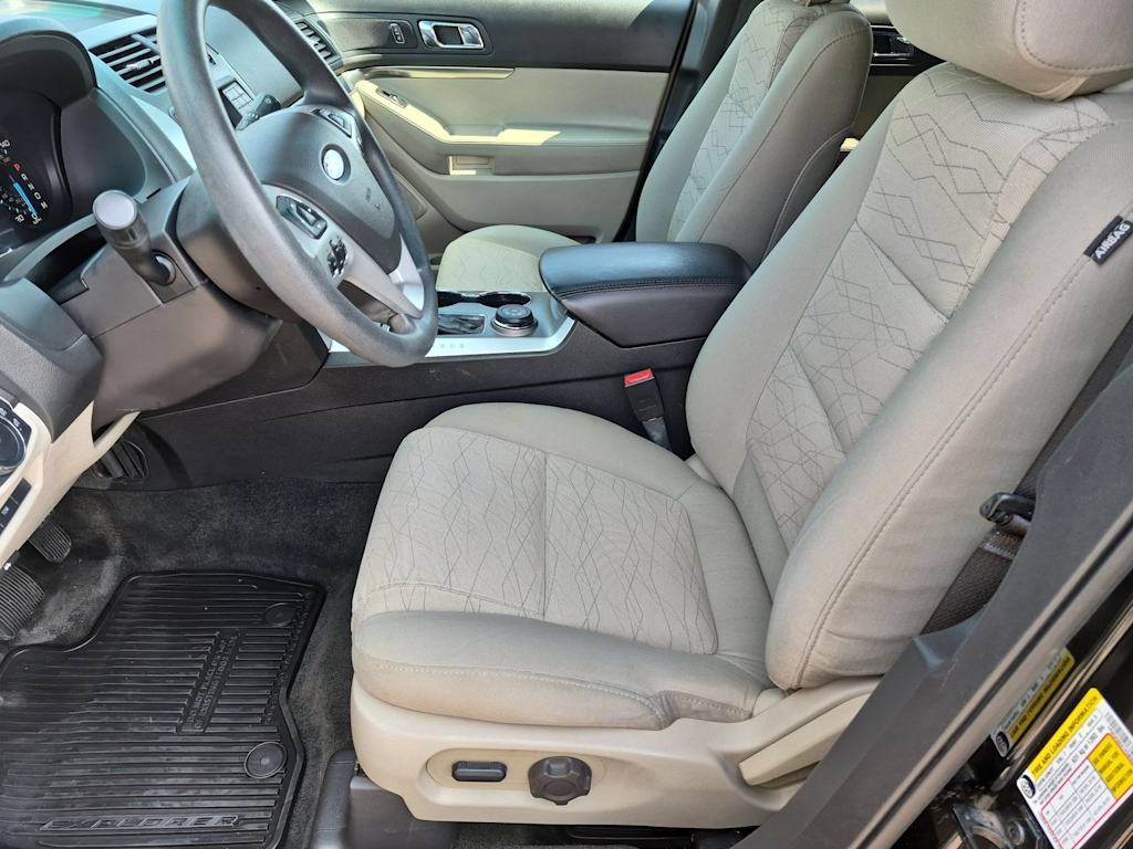 Thumbnail: 2015 Ford Explorer - 9
