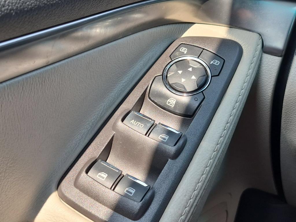 Thumbnail: 2015 Ford Explorer - 32