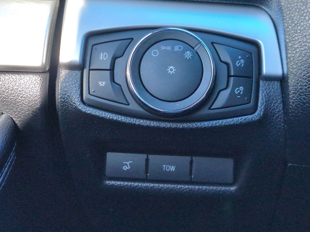 Thumbnail: 2017 Ford Explorer - 31