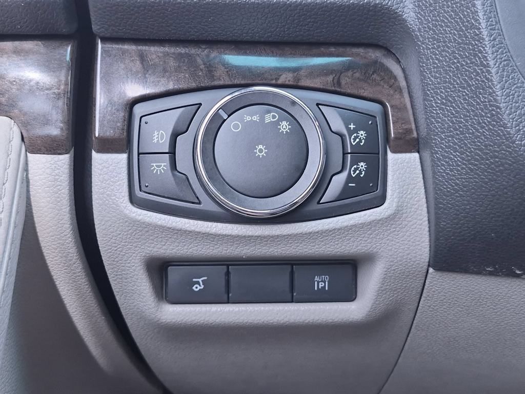 Thumbnail: 2015 Ford Explorer - 33