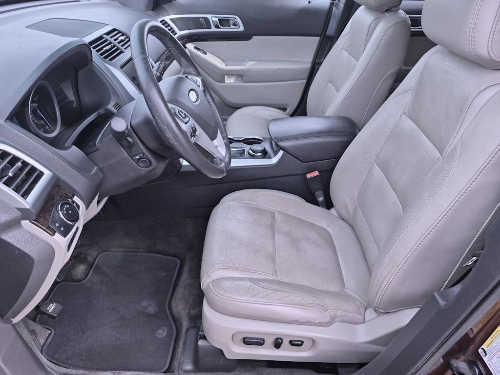 Thumbnail: 2015 Ford Explorer - 9