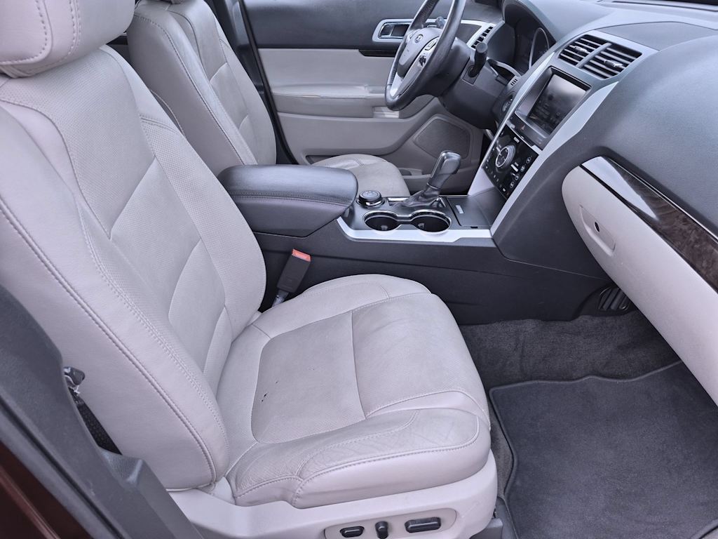Thumbnail: 2015 Ford Explorer - 29