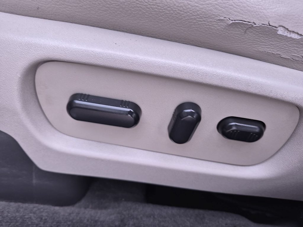 Thumbnail: 2015 Ford Explorer - 25