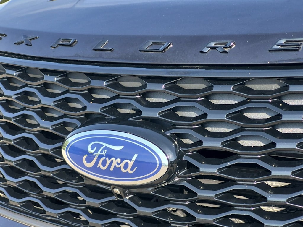 Thumbnail: 2023 Ford Explorer - 7