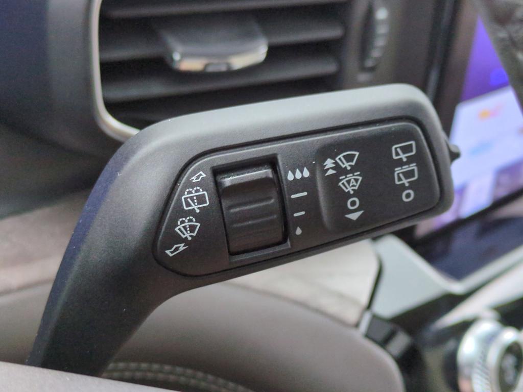 Thumbnail: 2023 Ford Explorer - 31