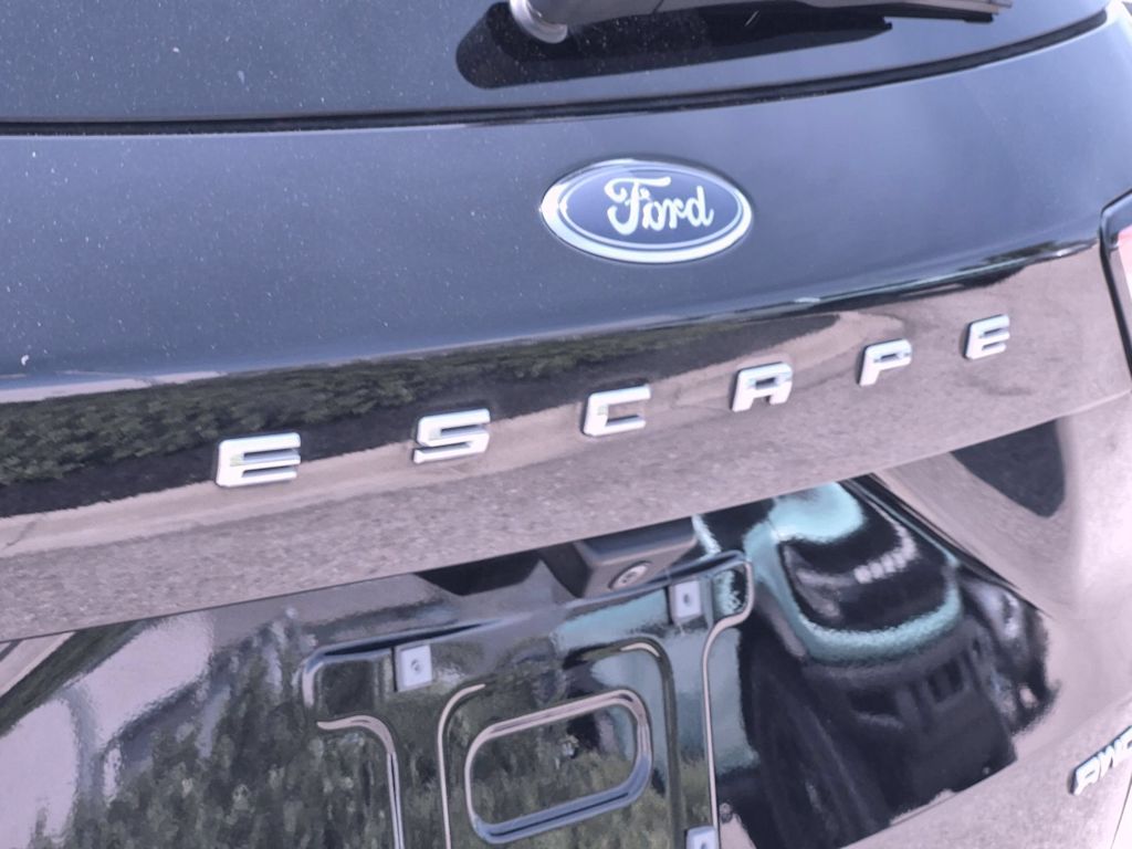 Thumbnail: 2022 Ford Escape - 24