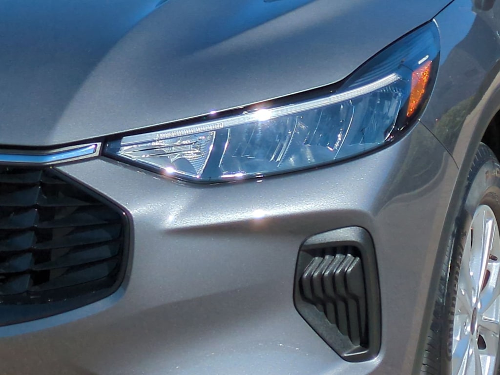 Thumbnail: 2023 Ford Escape - 21